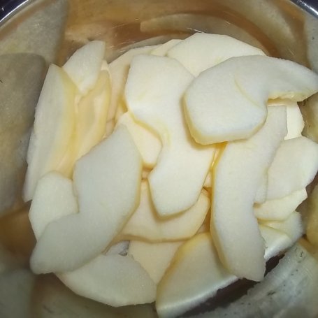 Krok 12 - Deser jabłkowy z sosem balsamicznym, bitą śmietaną i mascarpone foto
