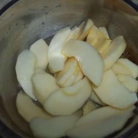 Krok 13 - Deser jabłkowy z sosem balsamicznym, bitą śmietaną i mascarpone foto