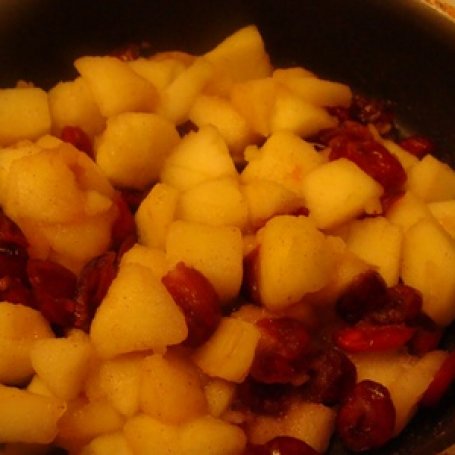 Krok 1 - Deser jabłkowy z sosem waniliowym foto