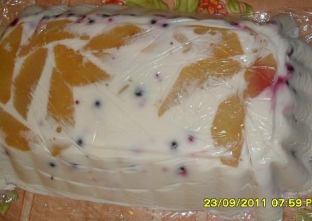 Fotografia przedstawiająca Deser jogurtowo owocowy