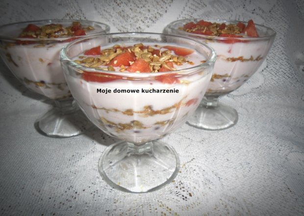 Fotografia przedstawiająca Deser jogurtowo -owocowy