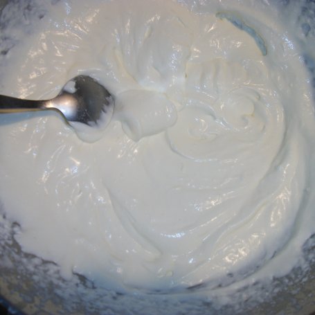 Krok 2 - Deser jogurtowo-truskawkowy foto