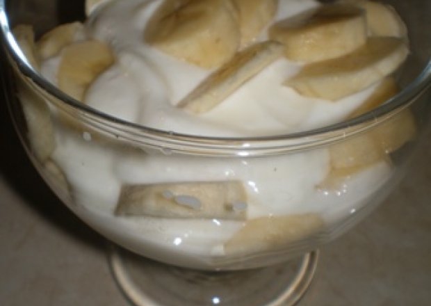 Fotografia przedstawiająca Deser jogurtowo-bananowy