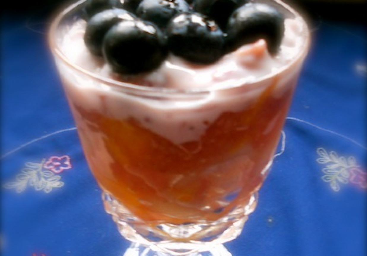 Deser jogurtowo-owocowy foto