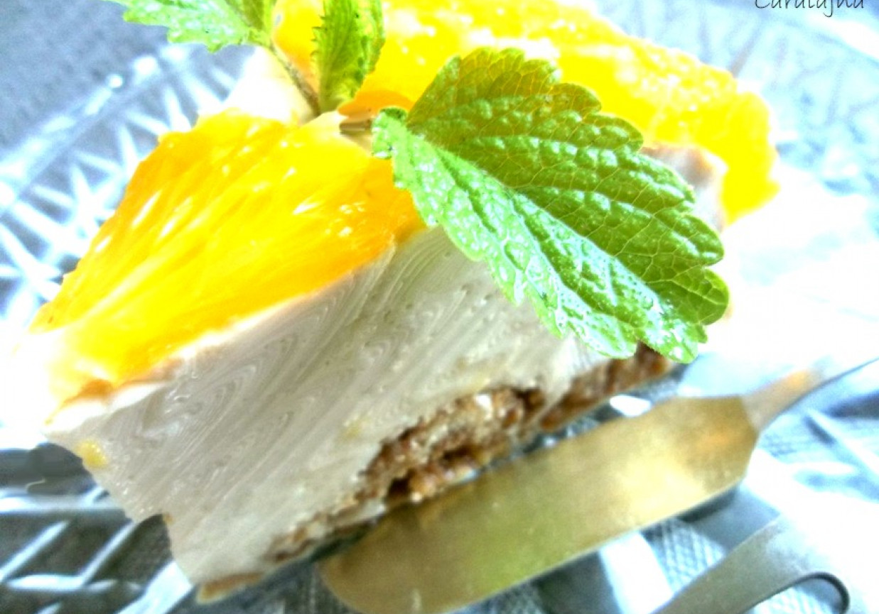deser jogurtowy o smaku titamisu z pomarańczą foto