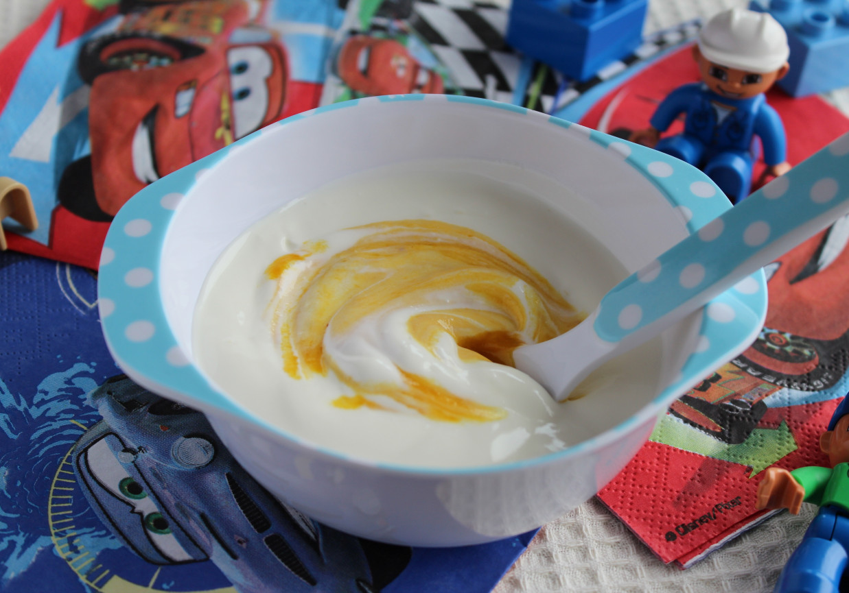 Deser jogurtowy z brzoskwiniami i bananami dla maluchów foto