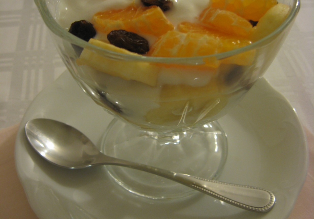 Deser jogurtowy z owocami foto