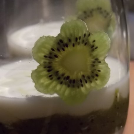 Krok 2 - Deser kiwi-mango-truskawka foto