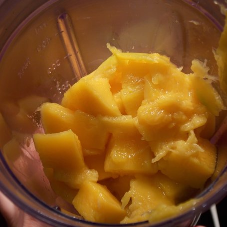 Krok 3 - Deser kiwi-mango-truskawka foto