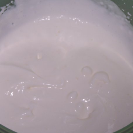 Krok 3 - Deser, który najlepiej od razu zjeść, czyli z owocami i corn flakesami :) foto