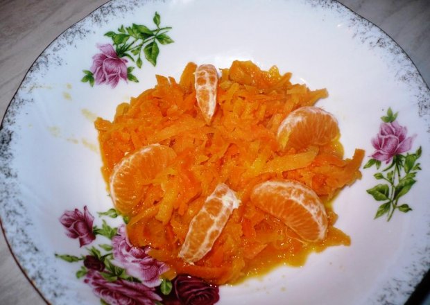 Fotografia przedstawiająca deser marchewkowo-mandarynkowy