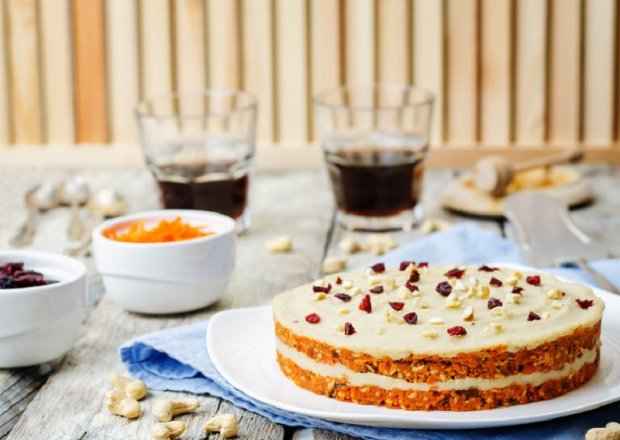 Deser na wtorek: Miodowe ciasto marchewkowe foto
