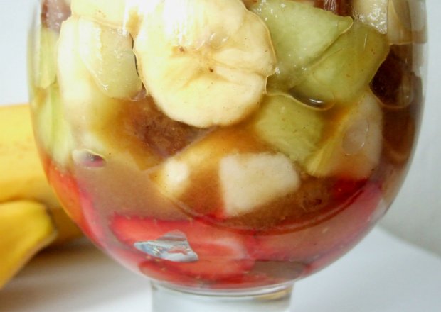 Fotografia przedstawiająca Deser owocowy z nutką kardamonu
