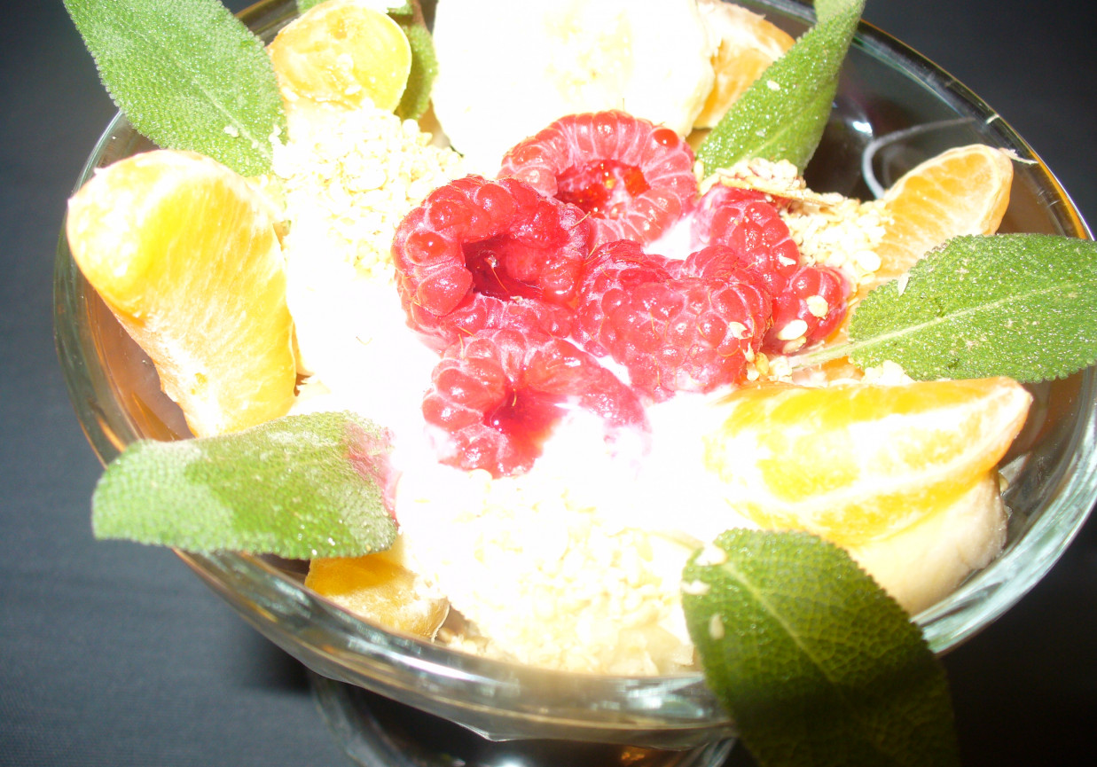 Deser owocowy z sezamem foto