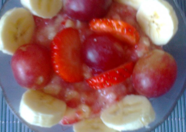 Fotografia przedstawiająca deser owocowy