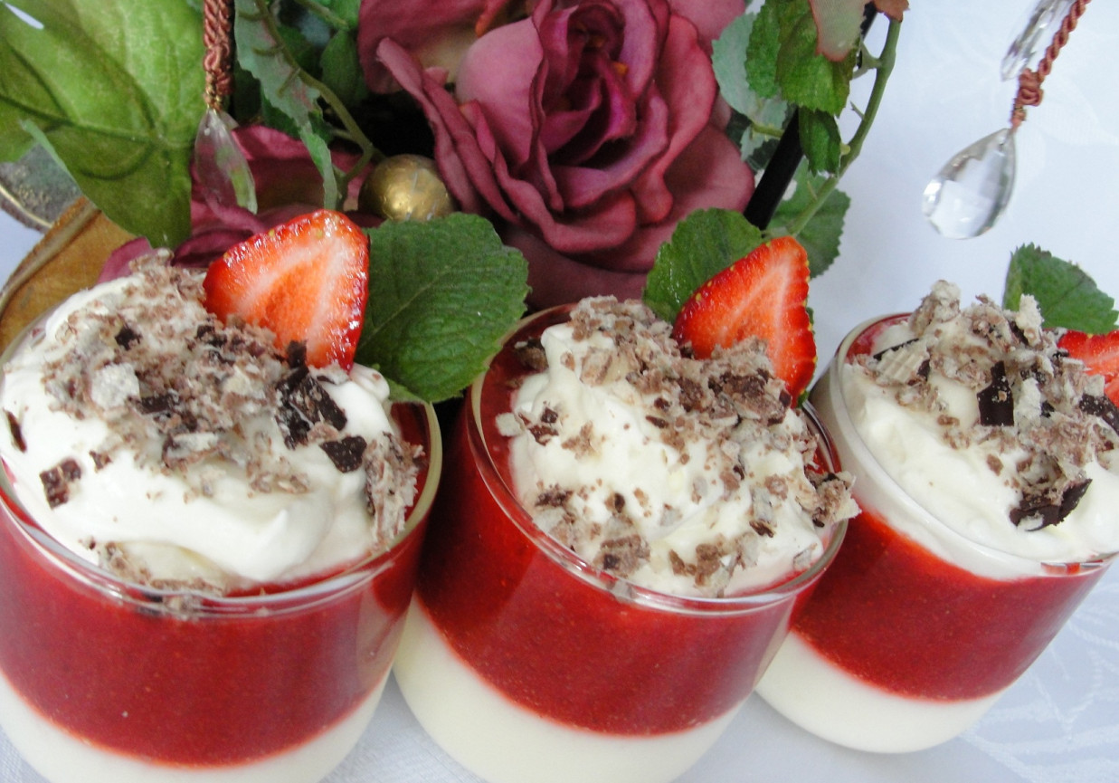 Deser panna cotta z musem truskawkowym na szybko DoradcaSmaku.pl