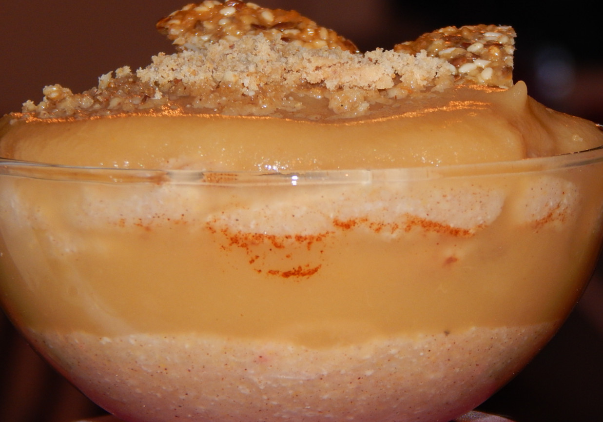 Deser - polenta cynamonowa z musem jabłkowym foto