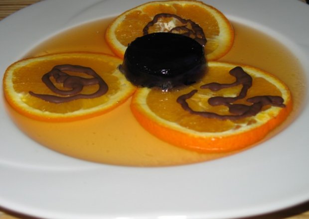 Fotografia przedstawiająca Deser pomarańczowy talerzyk
