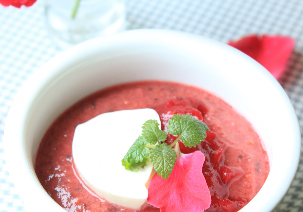 Deser porzeczkowy z kaszą jaglaną, bananami i suszoną śliwką foto