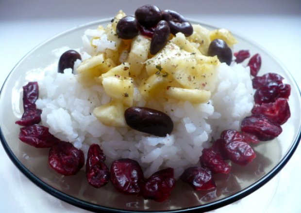 Fotografia przedstawiająca Deser ryżowy z bananem i żurawiną