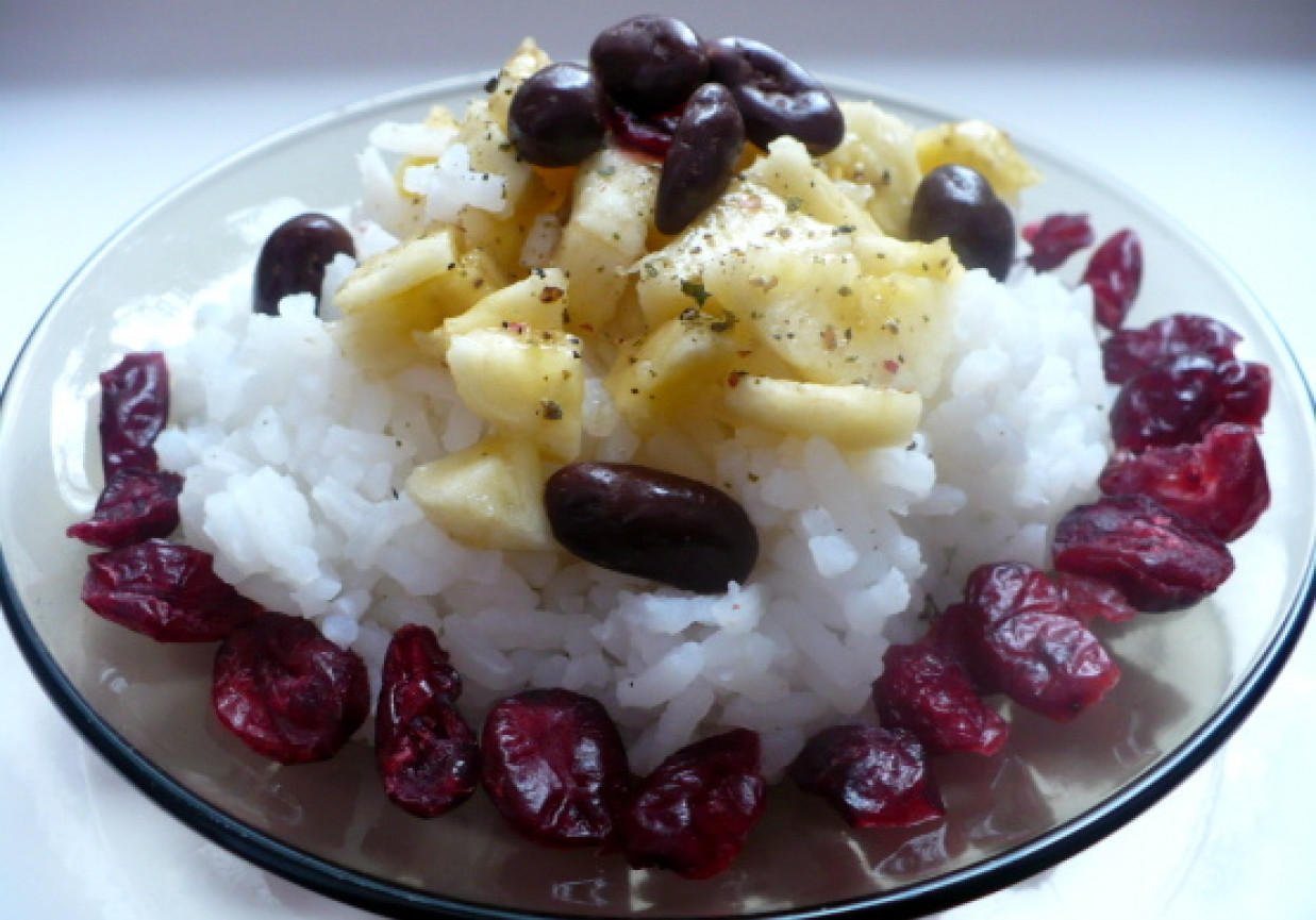 Deser ryżowy z bananem i żurawiną foto