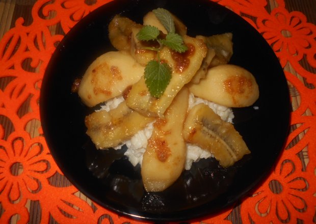 Fotografia przedstawiająca Deser ryżowy z gruszką i bananem