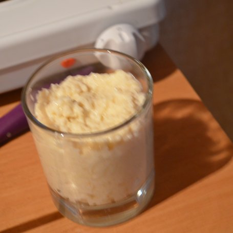 Krok 2 - Deser ryżowy z miodem i wiśniami  foto
