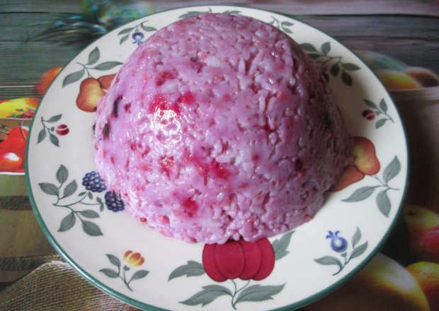 Fotografia przedstawiająca Deser ryżowy z owocami Składniki: