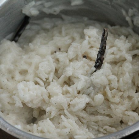 Krok 4 - Deser ryżowy z wiśniami foto