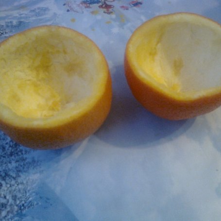 Krok 3 - Deser w pomarańczach z nutą jagodową foto