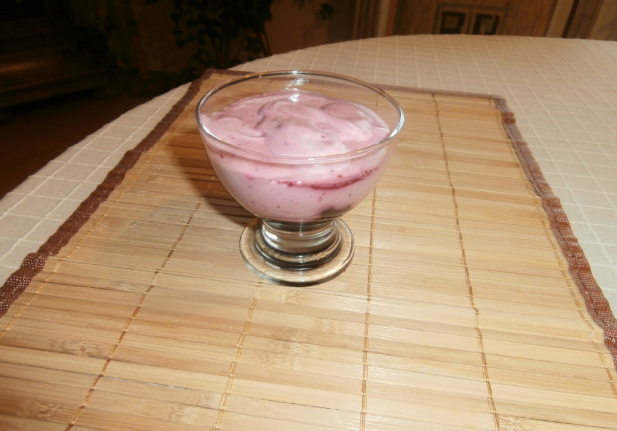 deser wiśniowo-jagodowy foto
