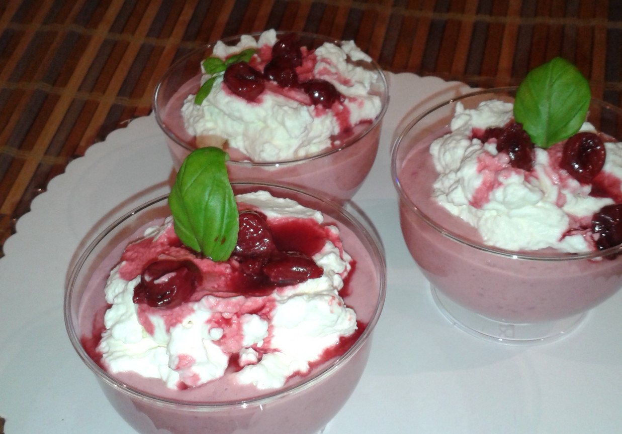 Deser wiśniowo  - jogurtowy foto