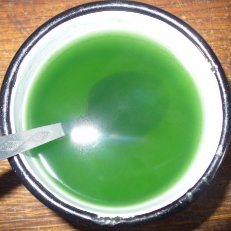 Krok 1 - Deser z galaretką , serkiem mascarpone i truskawkami foto