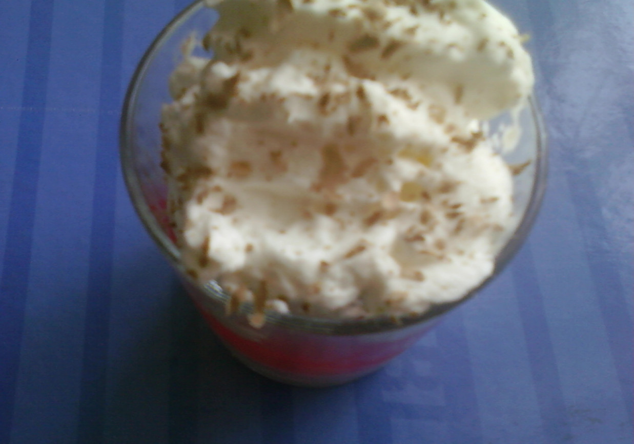 Deser z jogurtem truskawkowym foto