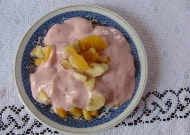 Fotografia przedstawiająca deser z jogurtem