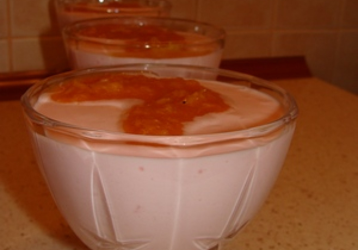 Deser z jogurtowy z musem pomarańczowym foto