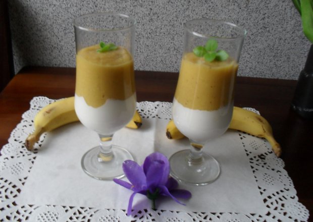 Fotografia przedstawiająca Deser z jogurtu i mango