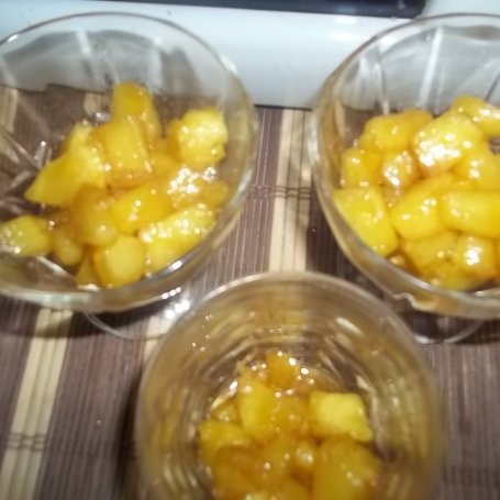 Krok 4 - Deser z karmelizowanym ananasem foto
