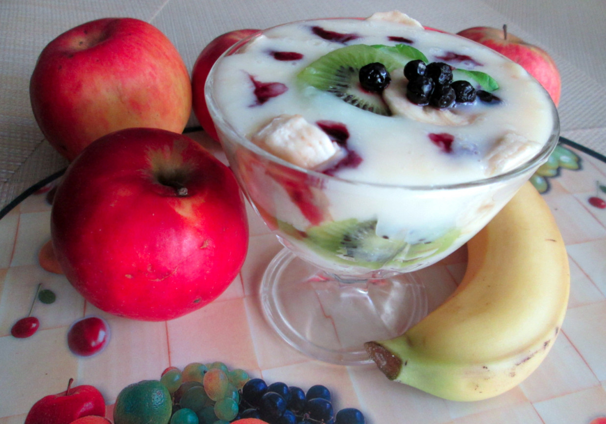 Deser z kaszy manny i owocami DoradcaSmaku.pl