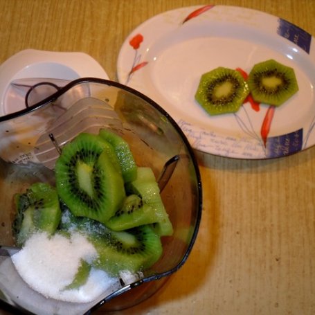 Krok 2 - Deser z kiwi na walentynki foto