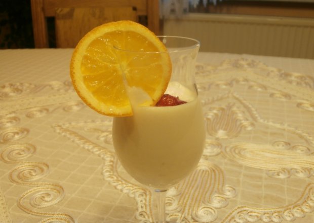 Fotografia przedstawiająca deser z mascarpone i likierem pomarańczowym