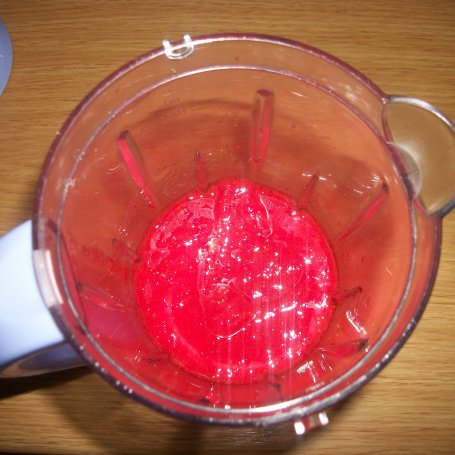 Krok 1 - Deser z mascarpone i truskawkami foto