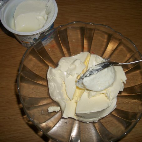 Krok 2 - Deser z mascarpone i truskawkami foto