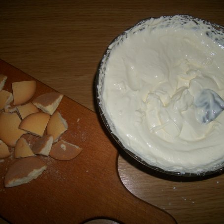 Krok 3 - Deser z mascarpone i truskawkami foto
