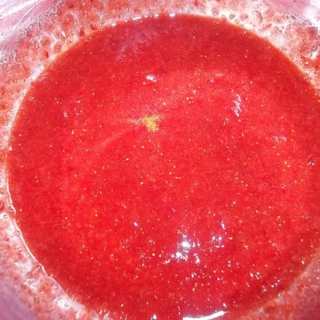 Krok 5 - Deser z mascarpone i truskawkami foto