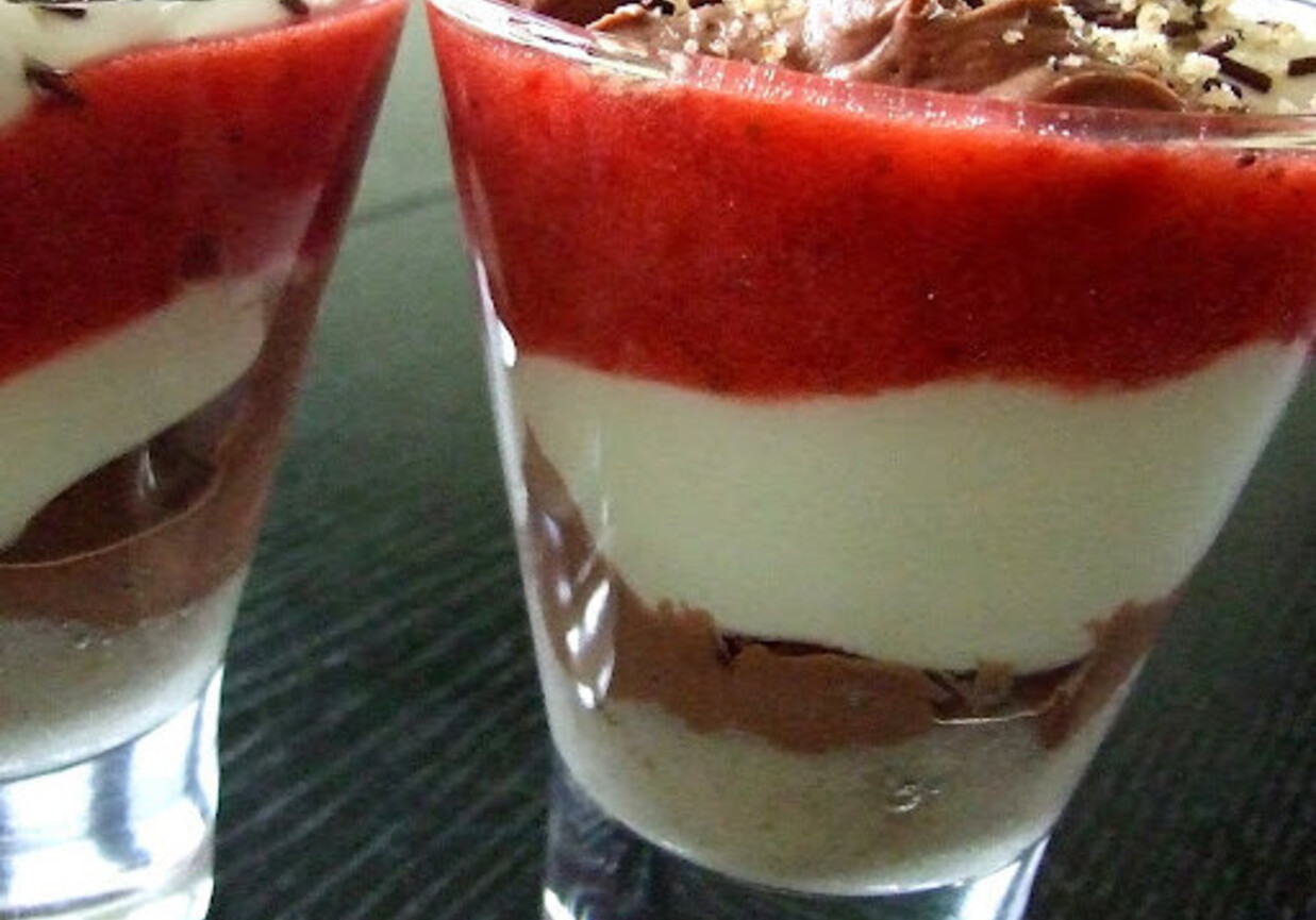 Deser z mascarpone, truskawek i banana foto