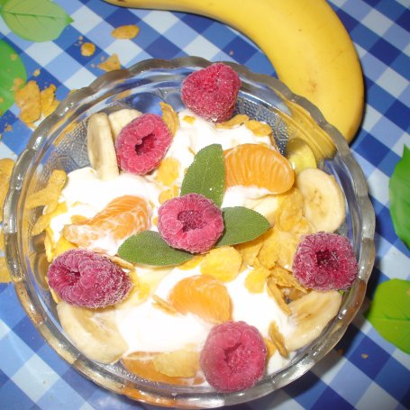 Krok 4 - Deser z owocami i jogurtem greckim foto