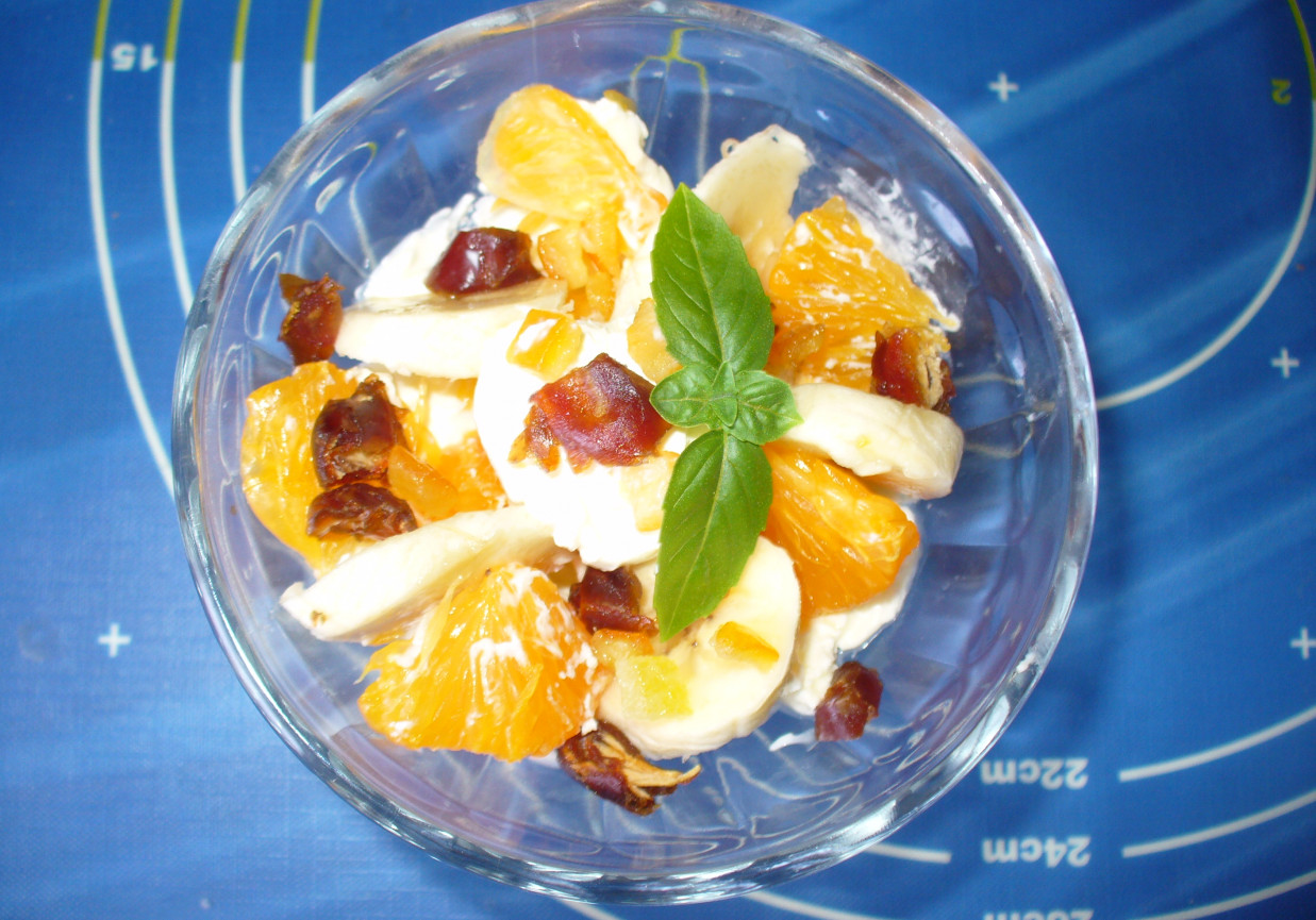 Deser z serkiem mascarpone, bananem i mandarynką foto