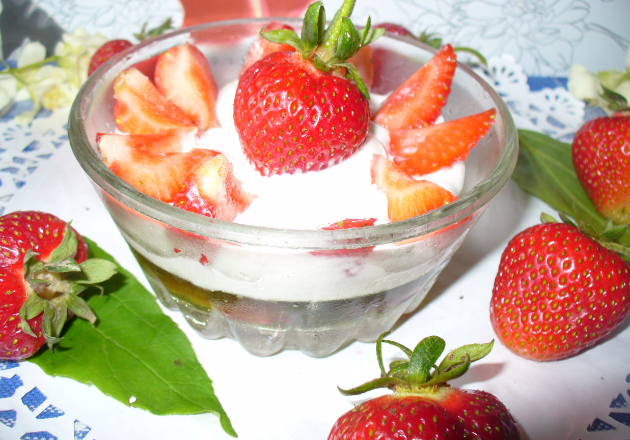 Deser z truskawkami i serkiem mascarpone - DoradcaSmaku.pl