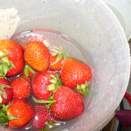 Krok 2 - Deser z truskawkami i serkiem mascarpone foto